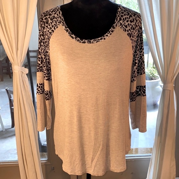 Maurices Tops - 24/7 maurices Small tan & black animal print soft comfy shirt Small womens top​​